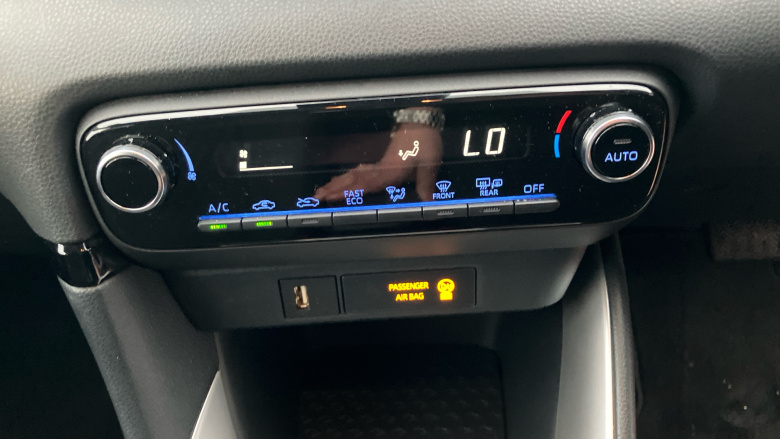 Toyota Yaris 1.5 Hybrid Design 5dr CVT Hybrid Hatchback